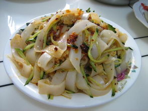 天氣熱的不想做飯 來(lái)碗鮮嫩軟糯的手工涼皮就夠了