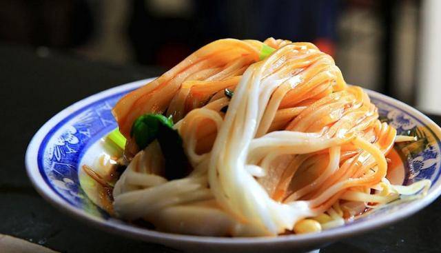 涼皮辣椒油和涼皮口感,哪個(gè)更重要